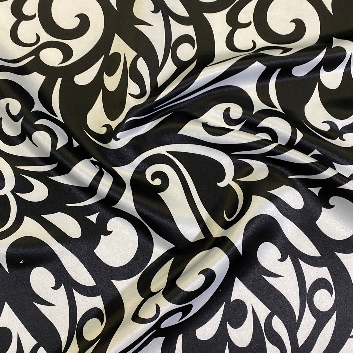 Abstract (Pucci) Table Runner in Black and White 02 Table Runner Urquid Linen